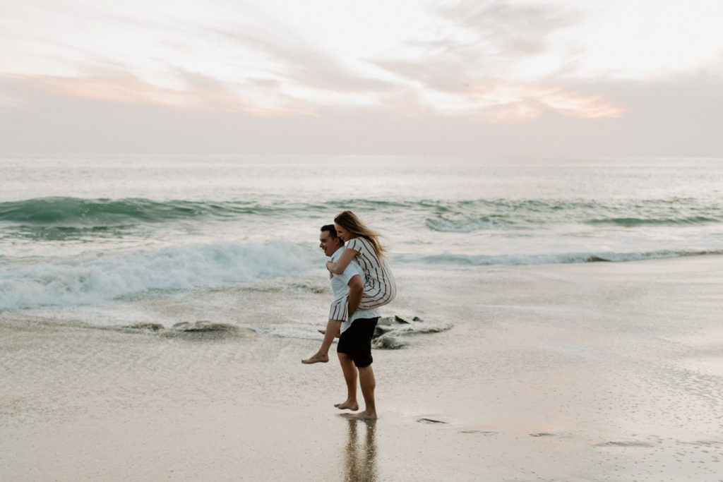 couple at winansea beach in La Jolla