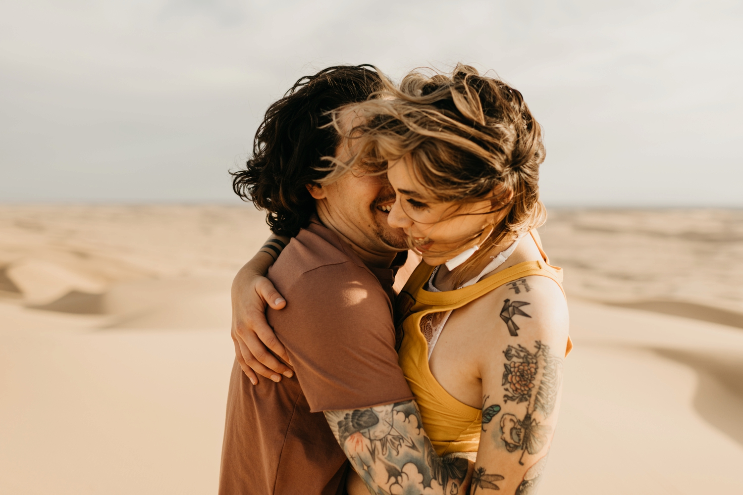kissing in sand dunes