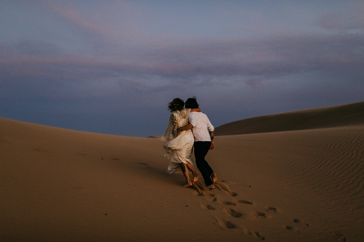 bride and groom sunset in desert 